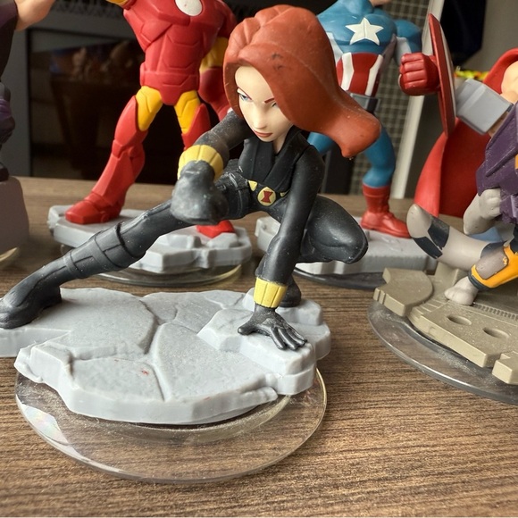 Marvel Red and Blue Action Figures Playset - Picture 5 of 8